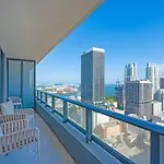 Bright And Breezy 1 Bed Unit With Water And City Views