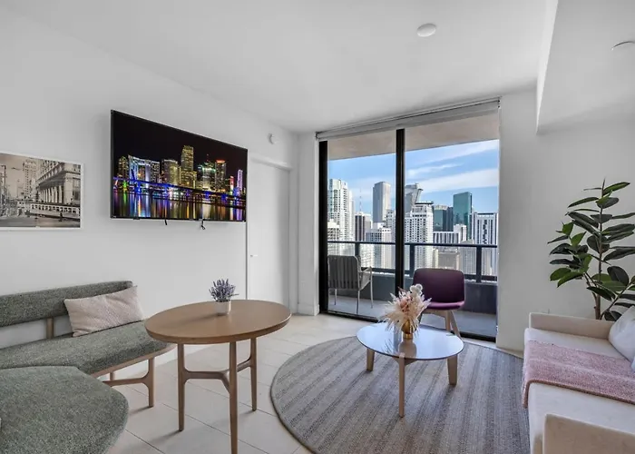 Bright And Breezy 1 Bed Unit With Water And City Views