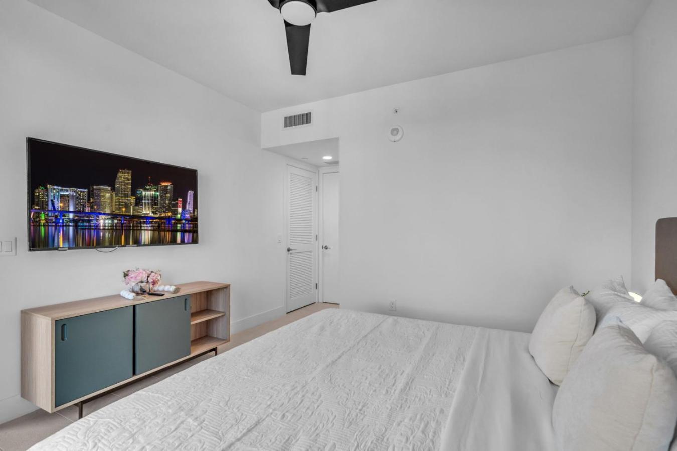 Bright And Breezy 1 Bed Unit With Water And Views * Miami