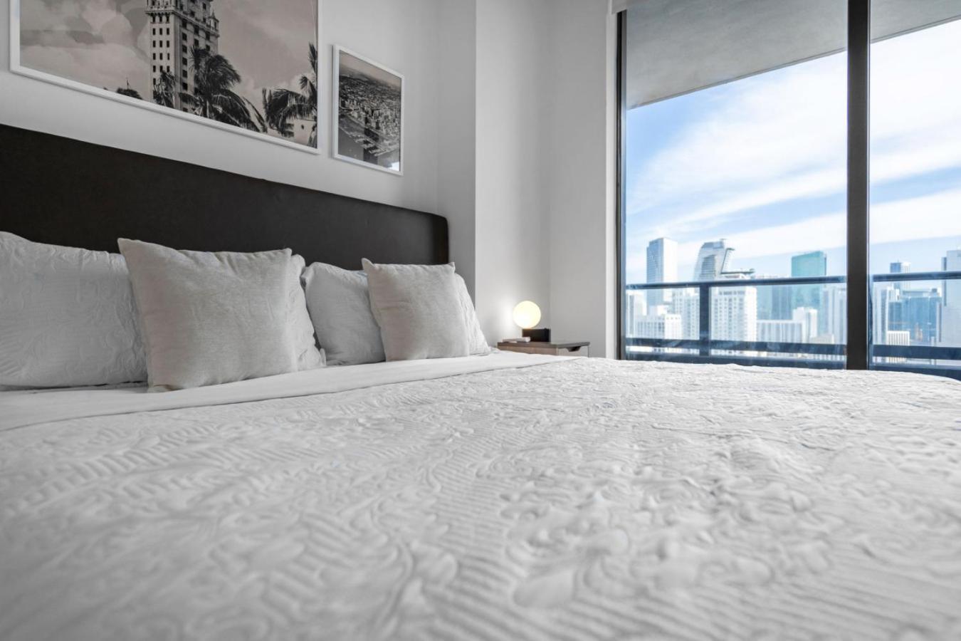 Bright And Breezy 1 Bed Unit With Water And Views
