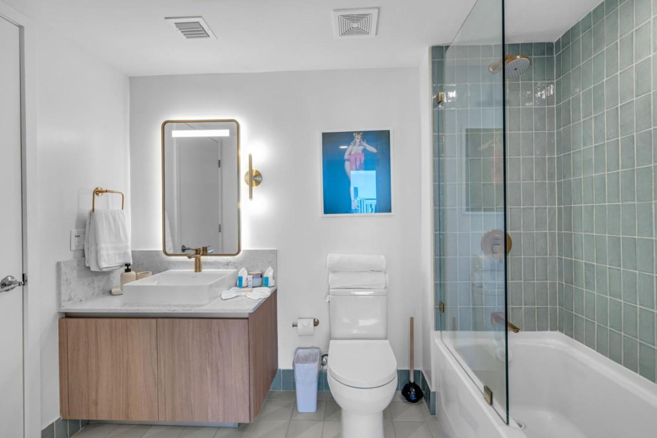 Appartement Bright And Breezy 1 Bed Unit With Water And Views *