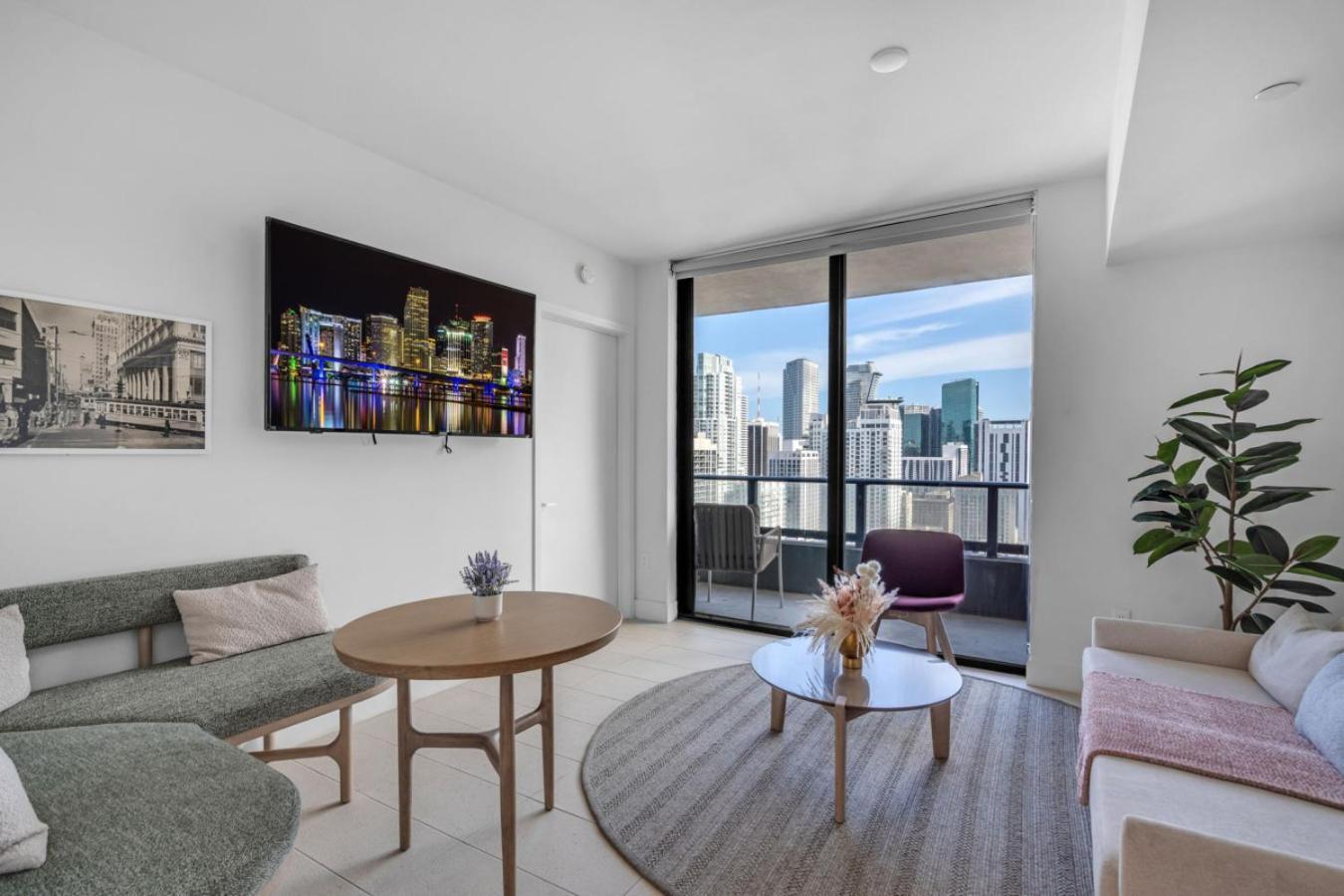 Bright And Breezy 1 Bed Unit With Water And Views Appartement