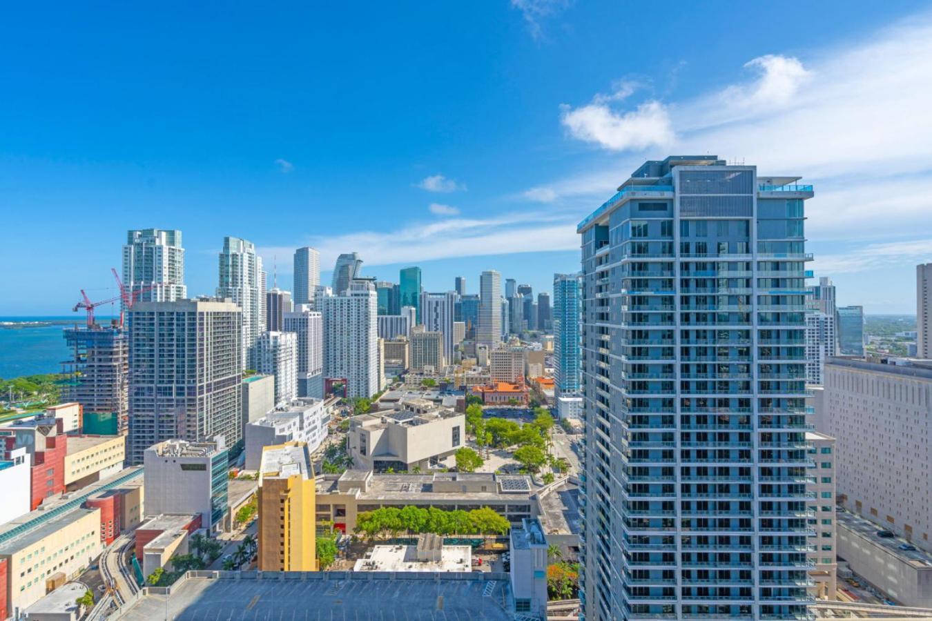 Bright And Breezy 1 Bed Unit With Water And Views Miami
